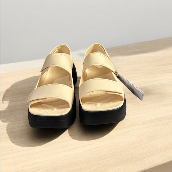 Crocs Skyline Platform Sandal Vanilla Black. NWT. Size 10. - Picture 3 of 8